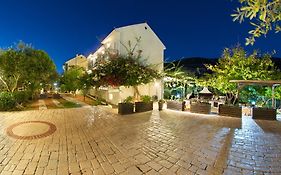 Iris Apartments